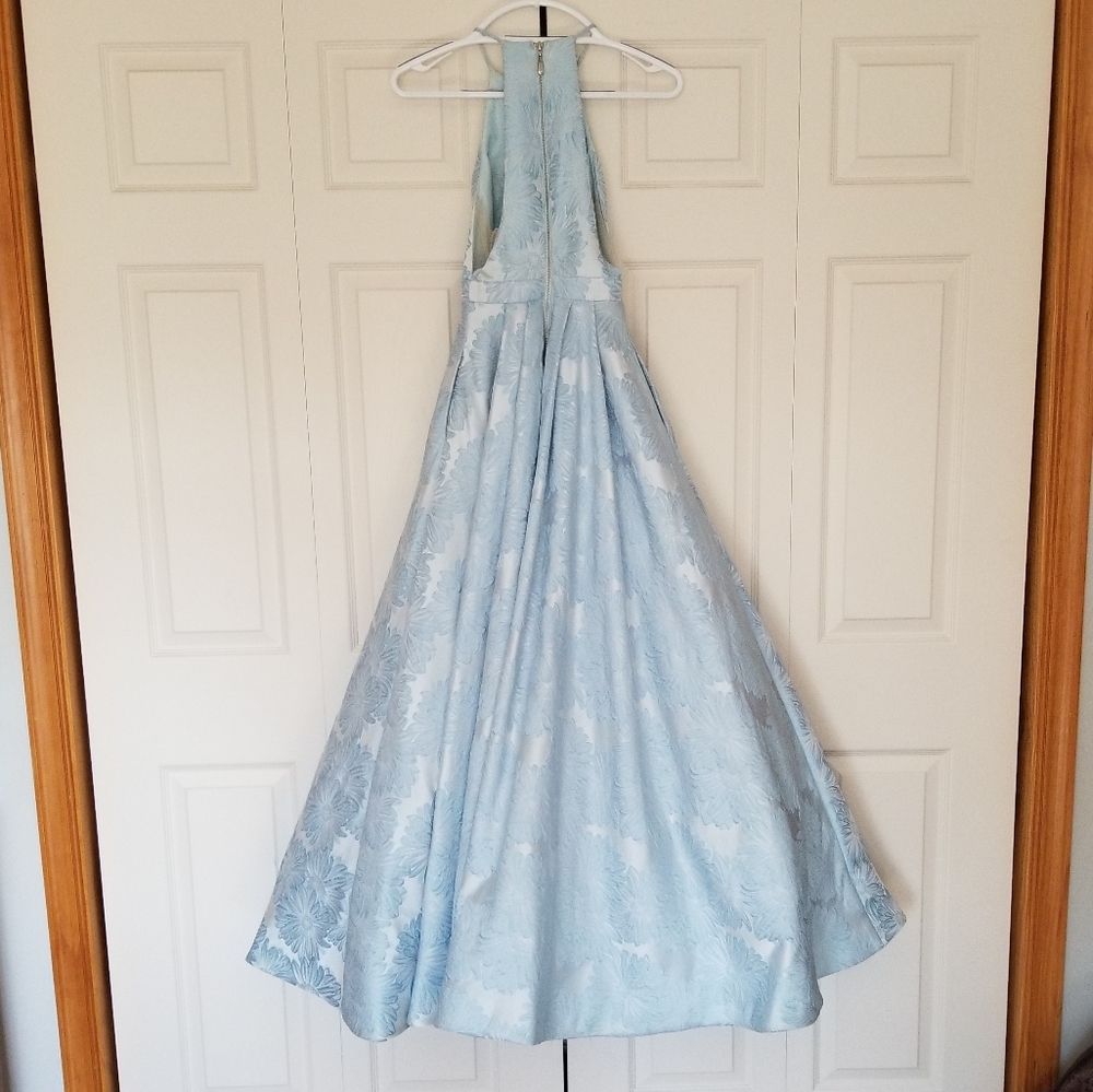 Dress - Picture 3 of 4